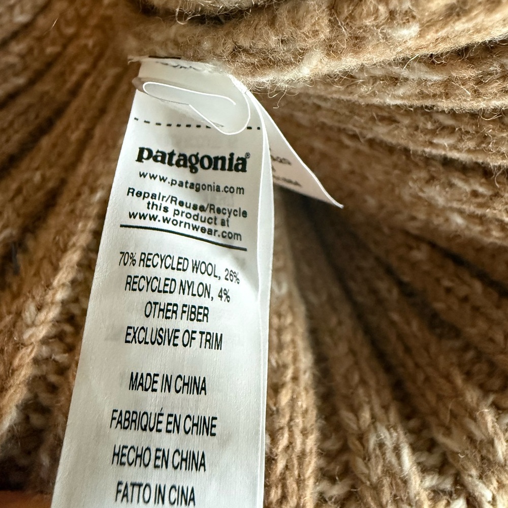 Patagonia Wool pom beanie  tan pink - Picture 4 of 4